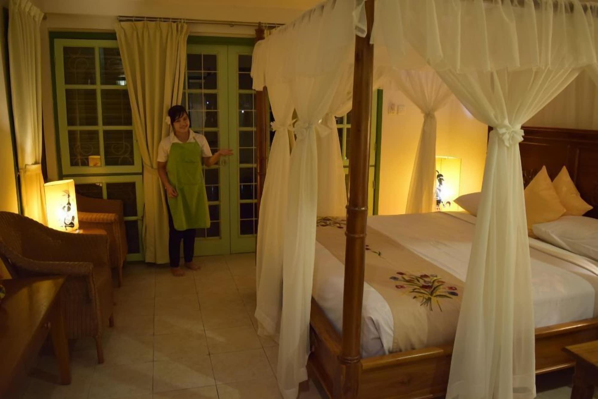 Deli River And Restaurant Omlandia Medan